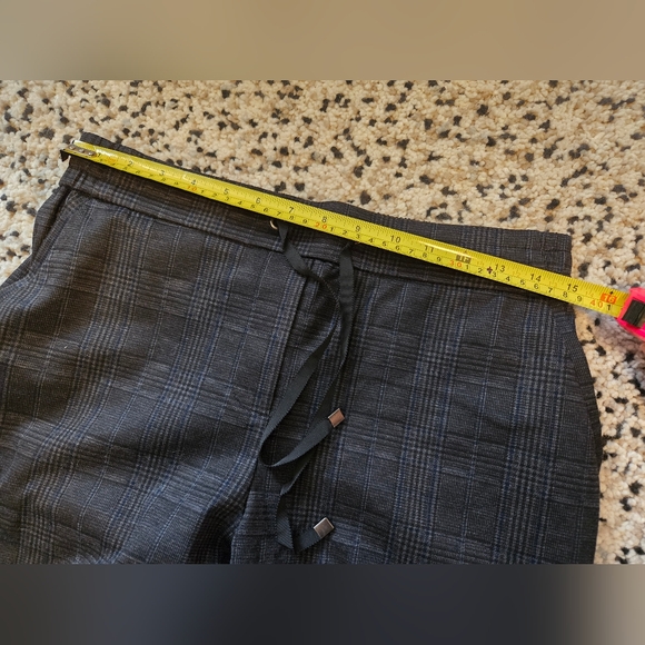 Reitmans drawstring dress pant. Size 8. Charcoal plaid. Straight leg. 4 pockets - Picture 11 of 13